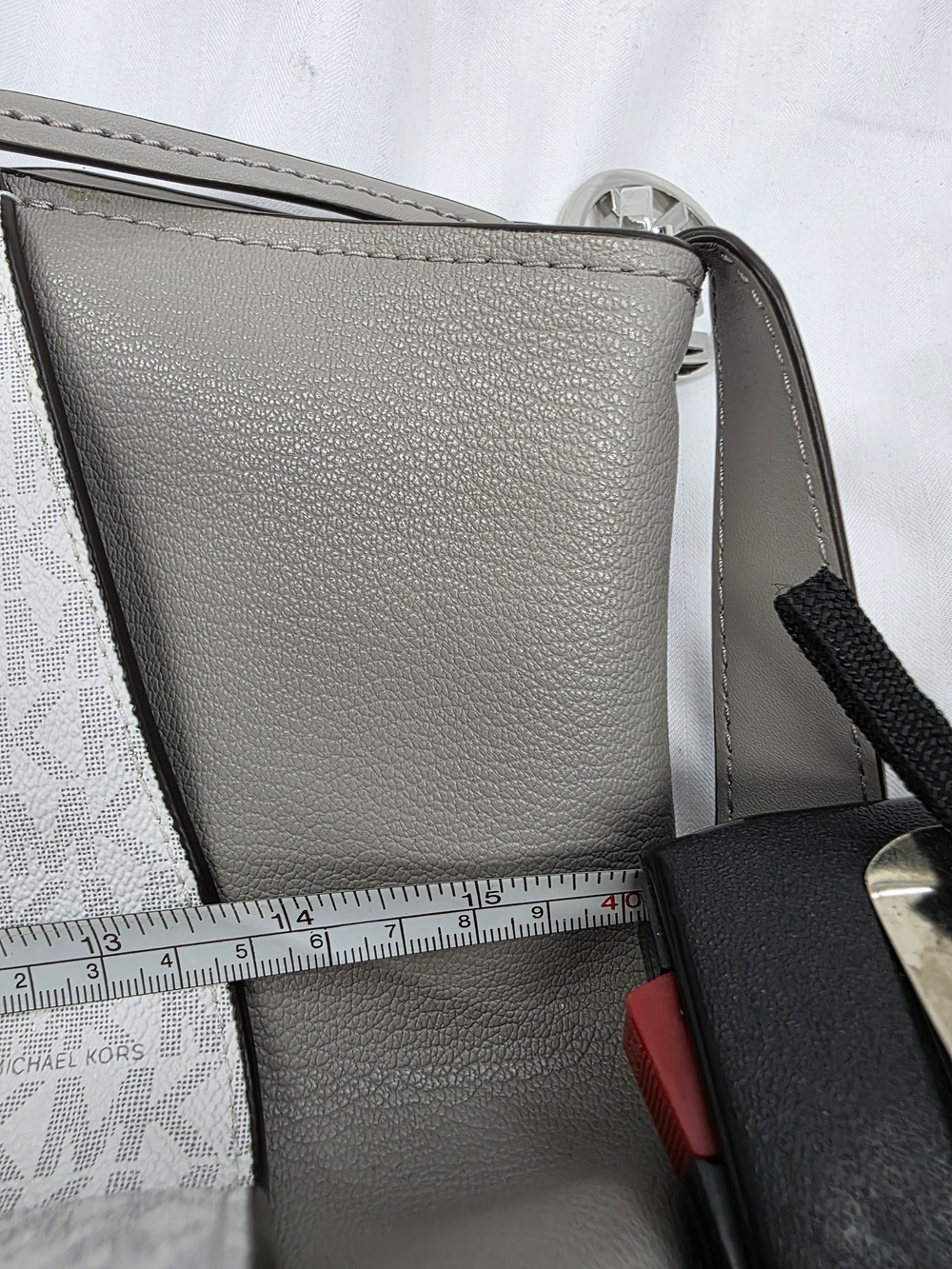 Michael Kors Gray & White Signature Tote with MK Charm - Picture 13 of 14